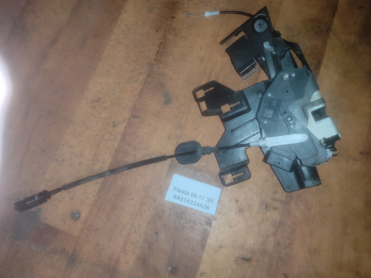 Замок задніх правих дверей 8A61A224A36 для Ford Fiesta 08-17