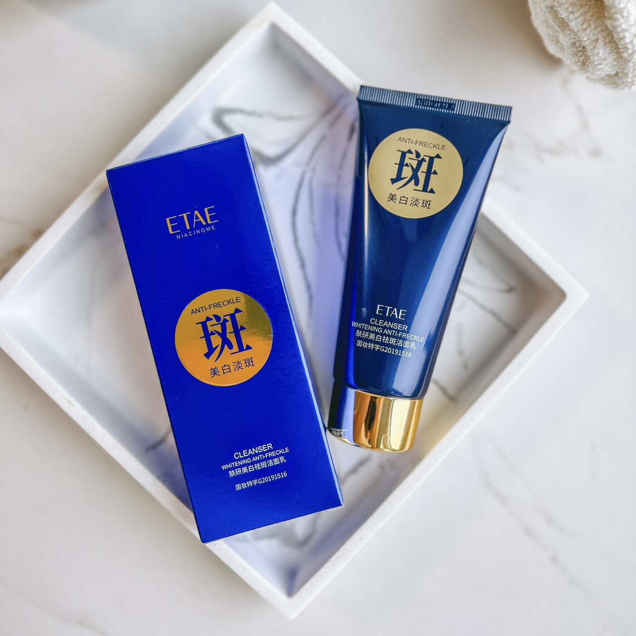 Пінка для вмивання освітлююча проти ластовиння і пігментних плям Etae skin whitening freckle cleanser 100g