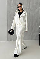 Вязаный костюм женский с брюками трикотажный молочного цвета теплый с коротким жакетом с капюшоном M-L
