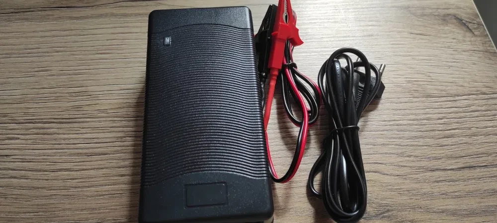 Зарядний пристрій для Li-ion, 12,6V 10A 3S, 18650 charger крокодили