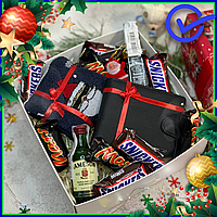 Подарунковий набір із шкарпетками та алкоголем на новий рік, новорічний подарунок з іграшкою, цукерками та гаманцем