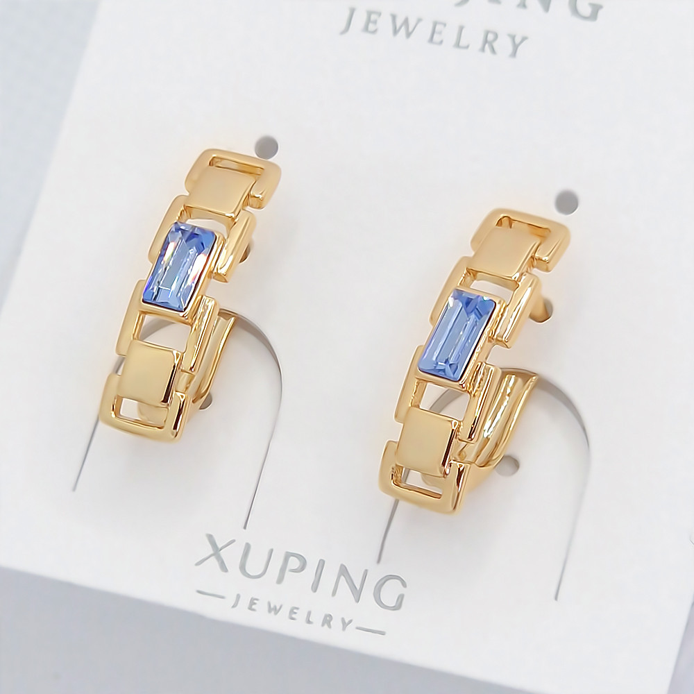 Сережки XР. Позолота 18К. Камені: Swarovski блакитного кольору. Довжина: 18 мм. Ширина: 5 мм.
