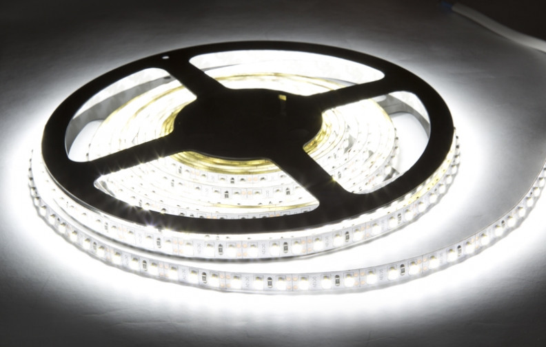 Світлодіодна Led-стрічка SMD 3528 на 120 діодів в 1-му метрі, 9,6 Вт/1м, білий нейтральний колір, герметична, фото 1