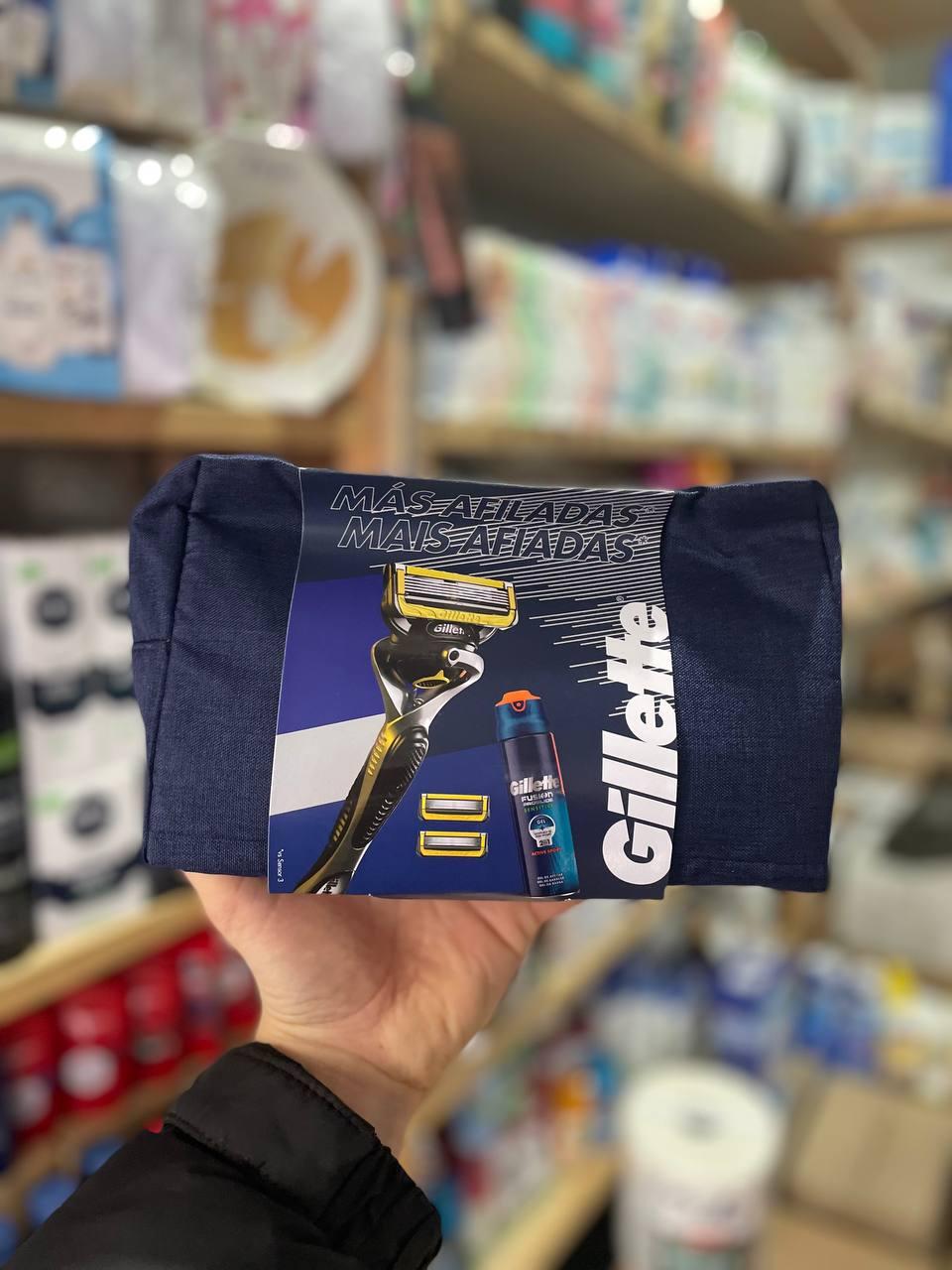Подарунковий набір Gillette ProShield (бритва + 3 змінні картриджі + гель для гоління 170 мл + сумка), фото 1