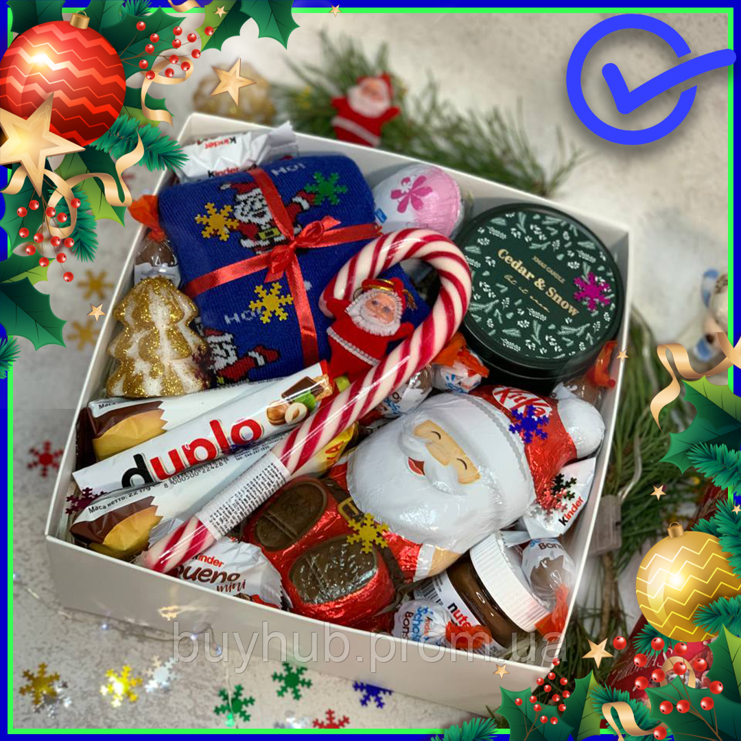 Готовий подарунковий набір на новий рік для дорослих і дітей із шоколадними смаколиком, іграшкою та шкарпетками