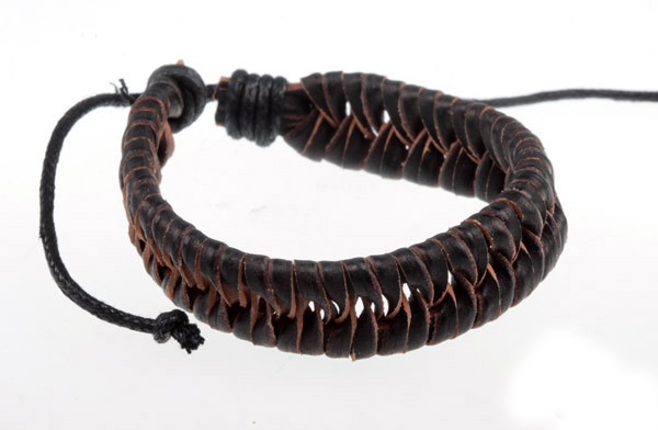 Шкіряний наручний браслет кіска Casco коричневий
