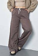 Спортивные штаны женские на флисе коричневого цвета 168623P