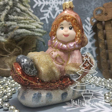 Скляна ялинкова іграшка Дівчинка на санях Irena, фото 1