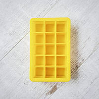 Силиконовая форма для льда средний куб 3.2 х 3.2 см Olin & Olin 15 кубиков желтая с крышкой