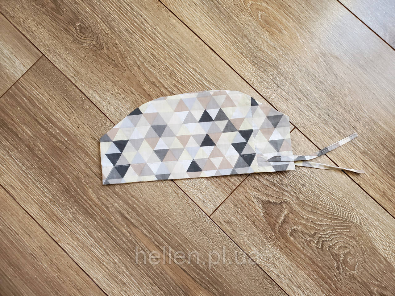 Принтована медична шапочка "Трикутники бежеві"