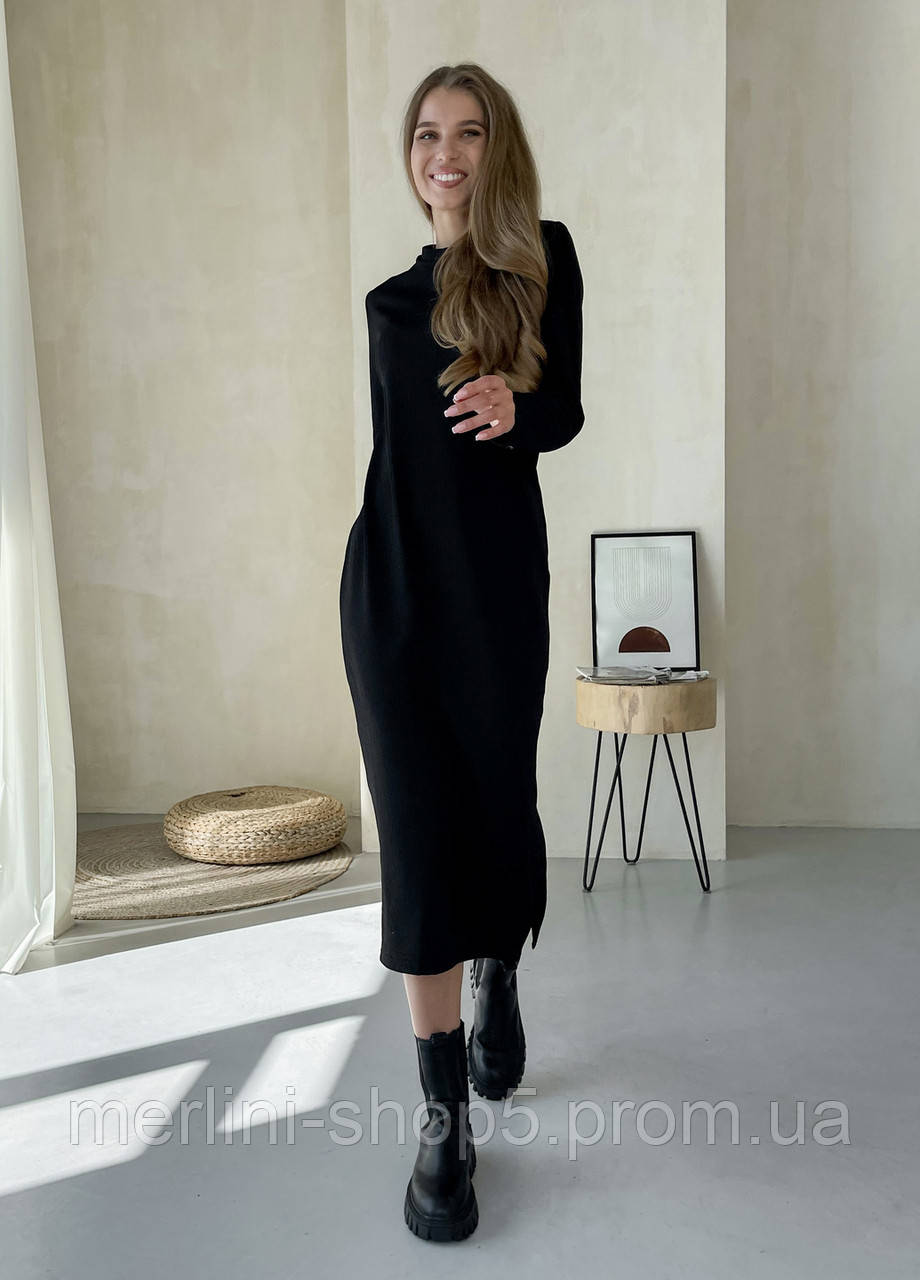 Свободное теплое длинное платье в рубчик на флисе черное от украинского производителя Генуя 700001081, размер - фото 1 - id-p2035249717