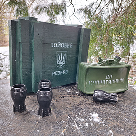 Міна Мон-50 бутілка з чарками Бойовий Резерв у дерев'яному ящику