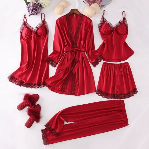 Халат із пеньюаром, піжамою