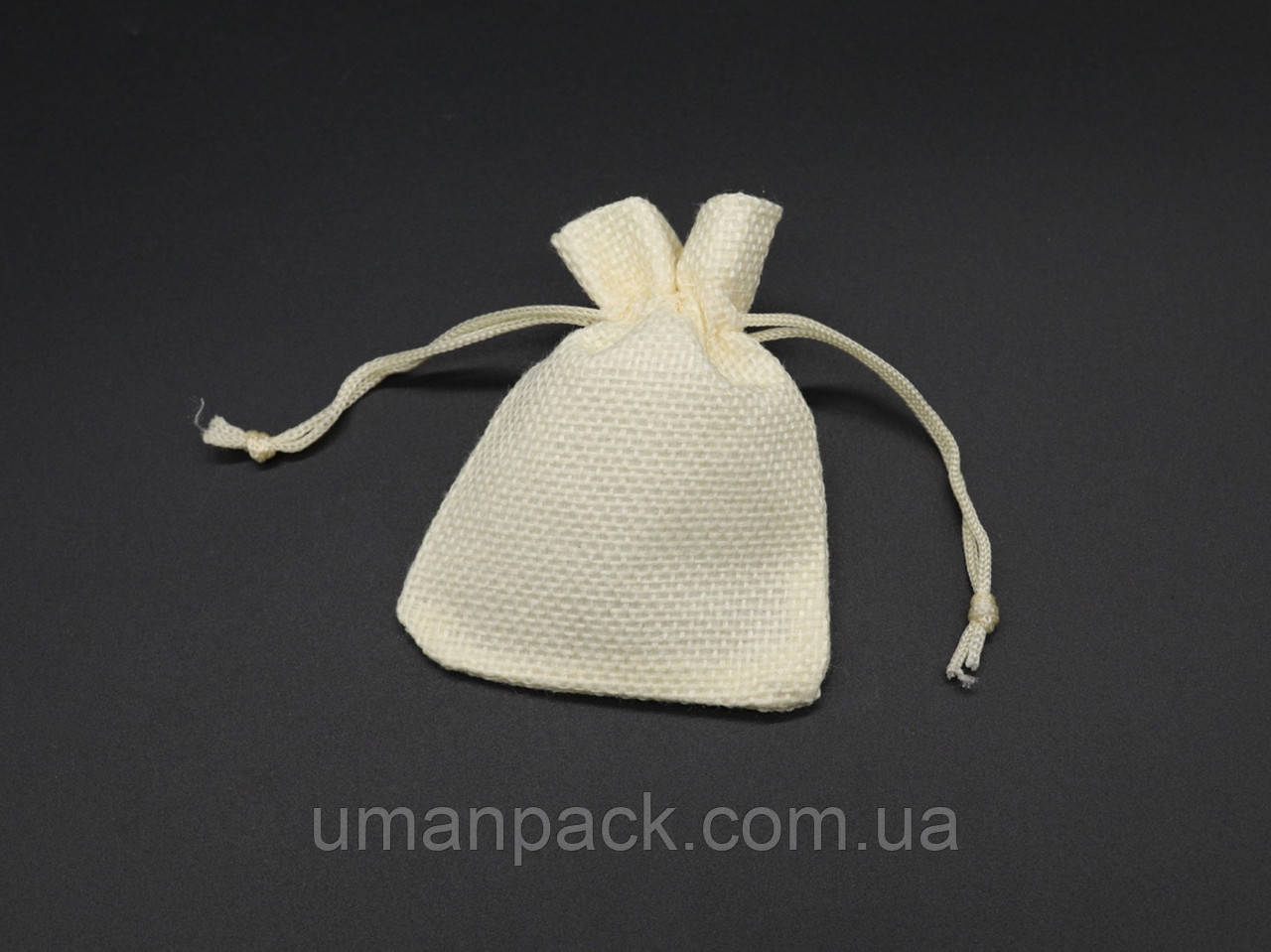 Подарунковий мішечок з мішковини на затяжках. Колір "слонова кістка". 7х9см