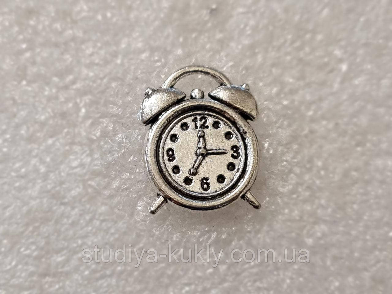 Годинник - будильник, круглі, колір - срібло. Двосторонні. Діаметр 12 мм Висота 17 мм №39