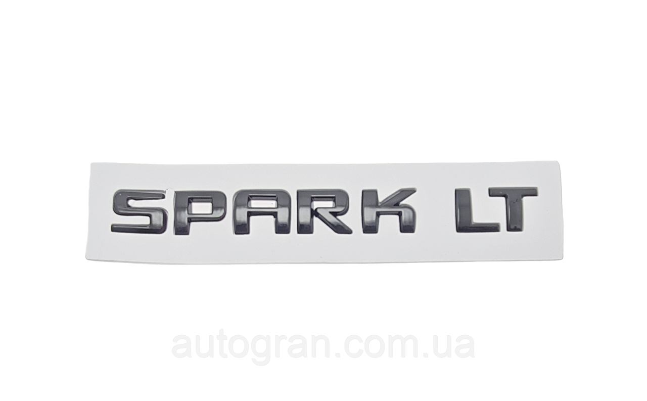 Емблема напис багажника Chevrolet Spark LT чорна