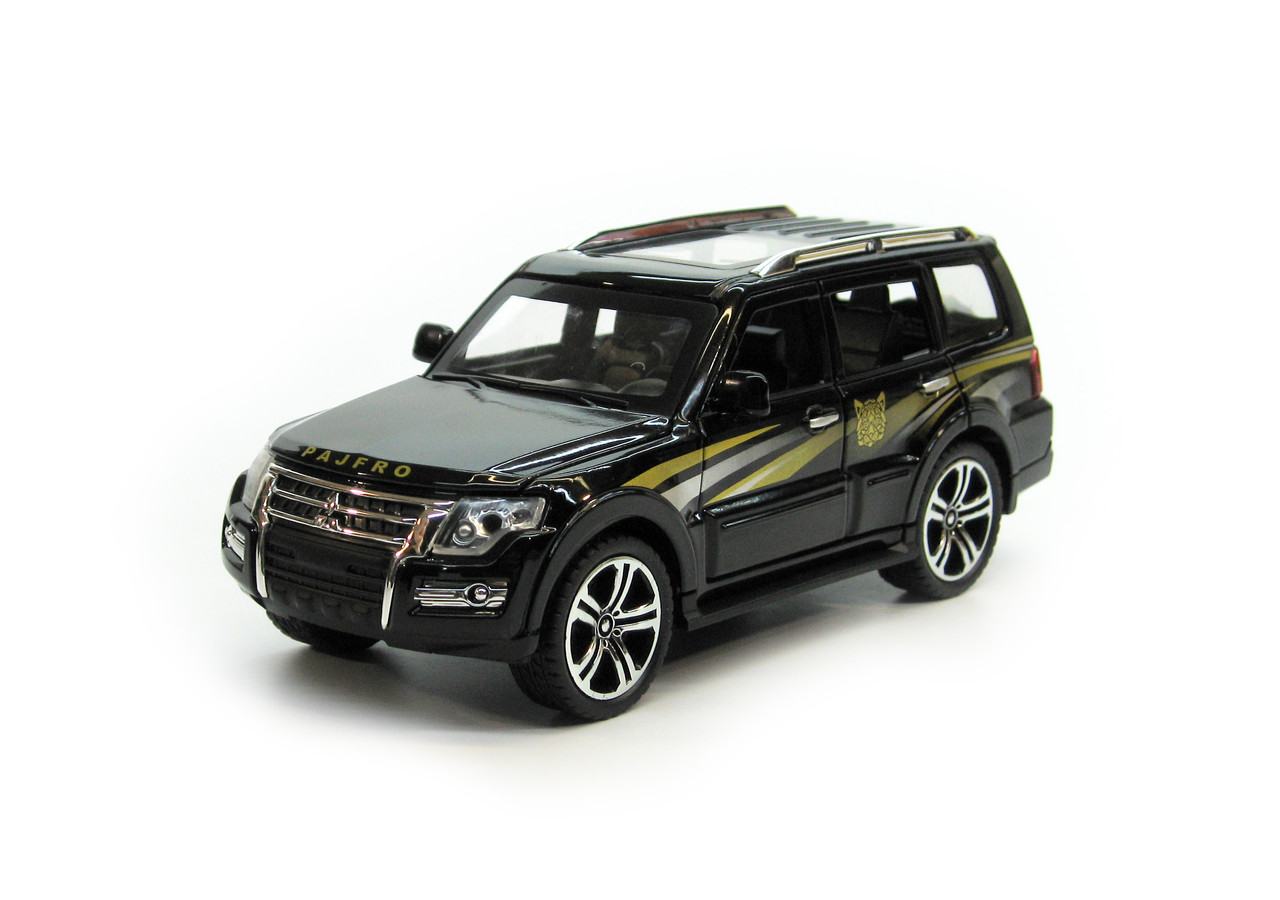 Модель металева Mitsubishi Pajero, масштаб 1: 32, інерція, світло, звук, відкриваються усі двері
