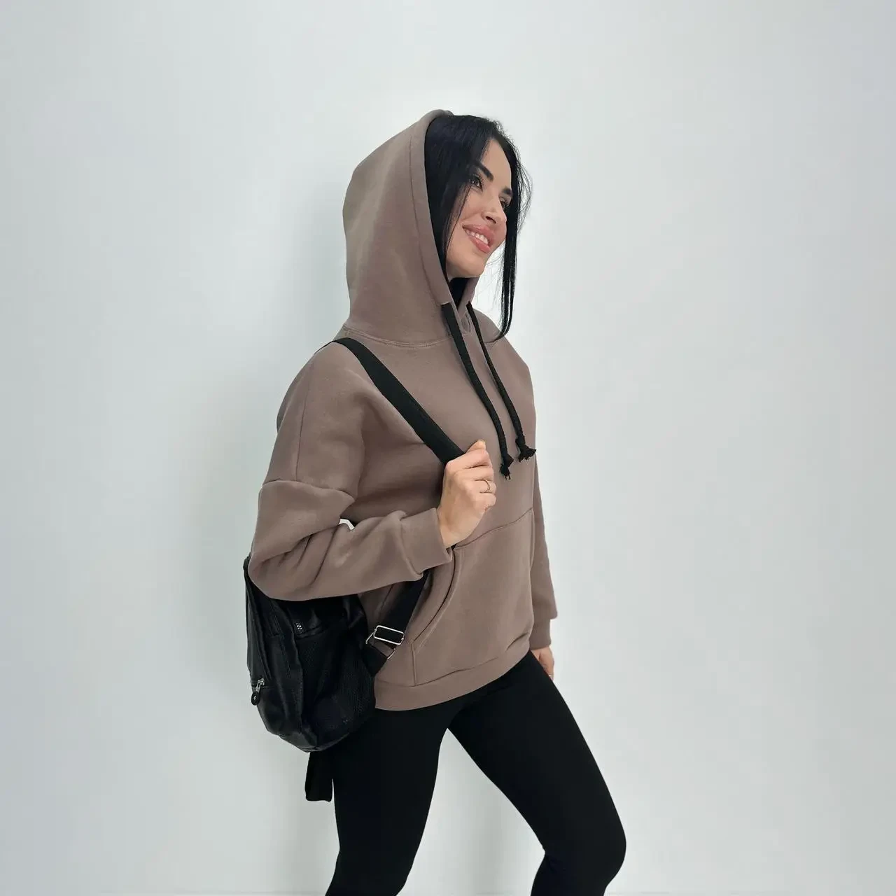 Зимовий жіночий худий на флісі з вшитим капюшоном і кишенею на животі