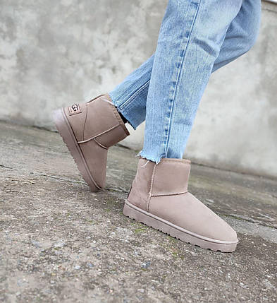 Бежевые зимние угги UGG низкие эко - ЗАМША женские теплые короткие (h=16 см) полусапожки ботиночки, фото 3