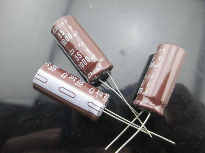 Condensatore Elettrolitico 100uF 35V 85&deg;C Radiale 6x12mm Marca: JH