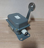 Кінцевий колійний вимикач (кінцевик) КУ-701 У2 важіль із роликом ІР54 10 А