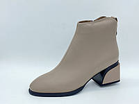 Шкіряні чорні черевички на підборах. Ботильйони. Розміри: 41.