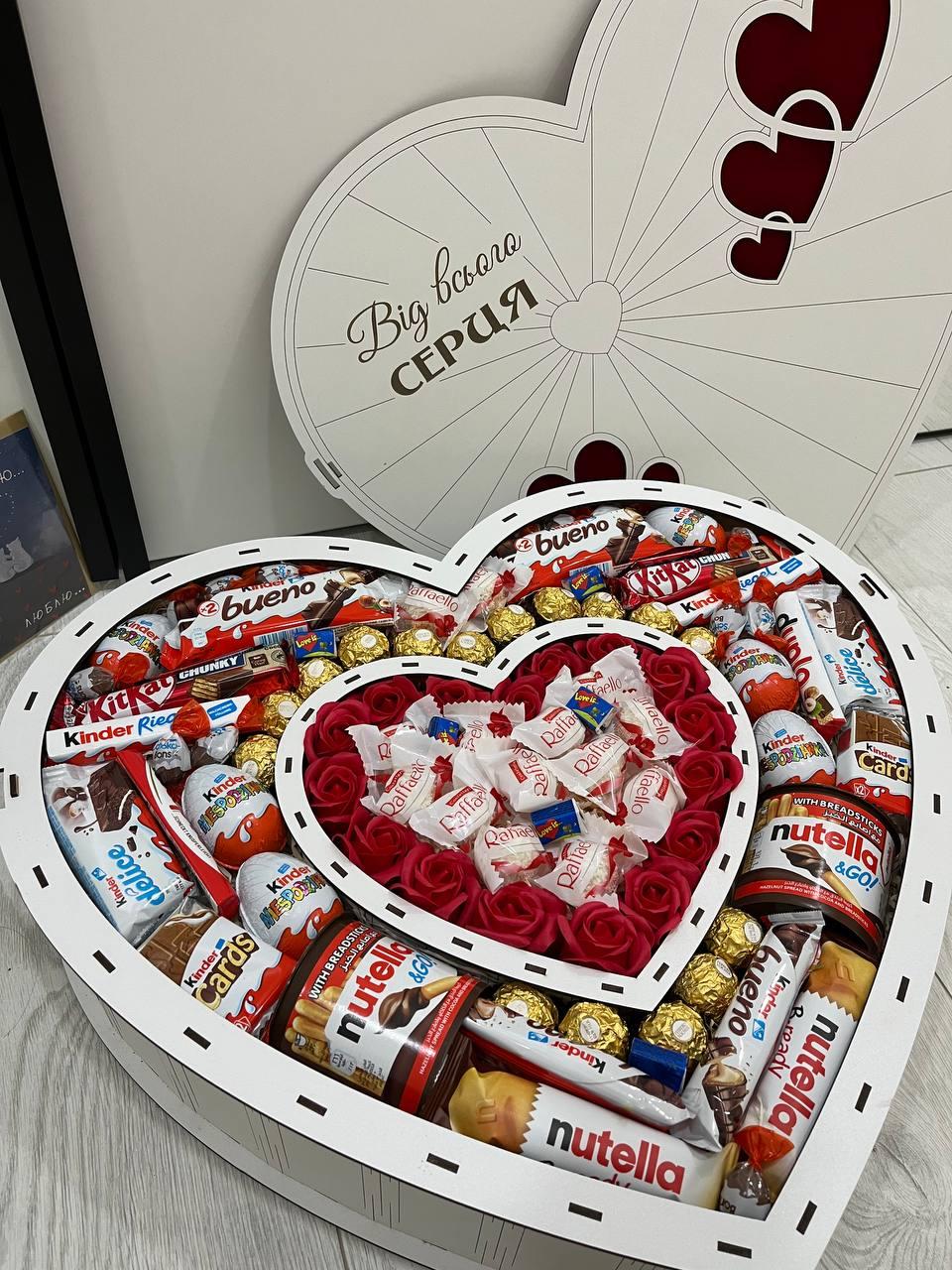Огромный мега подарочный бокс с сердцем в середине, оригинальные подарки с конфетами на новый год маме - фото 4 - id-p2037709146