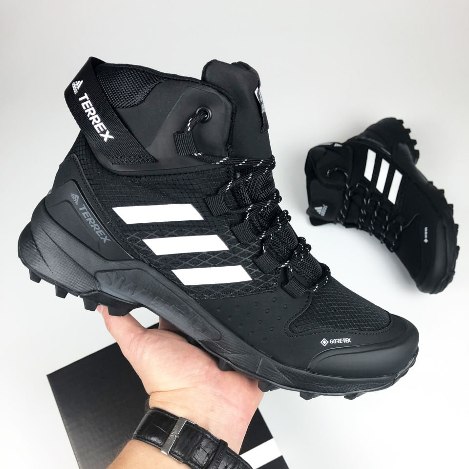 Чоловічі зимові кросівки Adidas Terrex нубук високі молодіжні на хутрі чорні білі