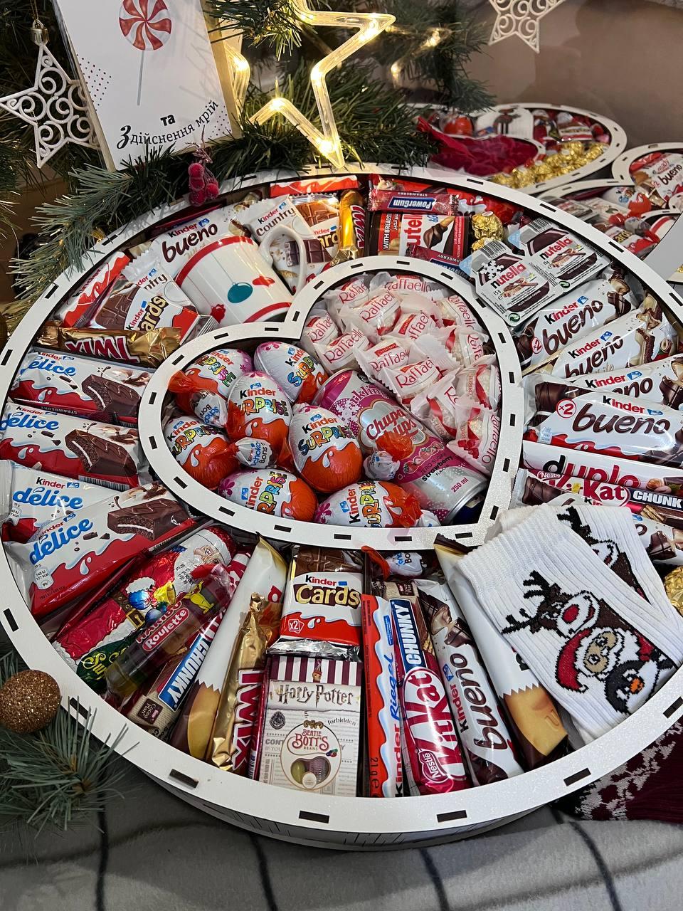 Оригинальный мега подарочный бокс круг с сердцем в середине оригинальные подарки с конфетами на новый год маме - фото 6 - id-p2037719493