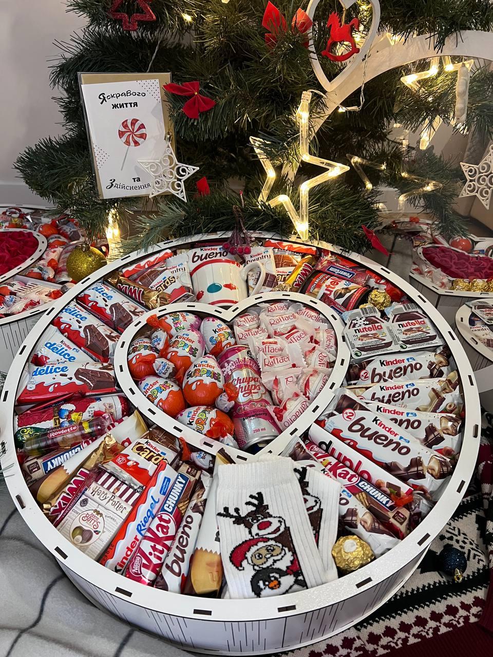 Оригинальный мега подарочный бокс круг с сердцем в середине оригинальные подарки с конфетами на новый год маме - фото 8 - id-p2037719493