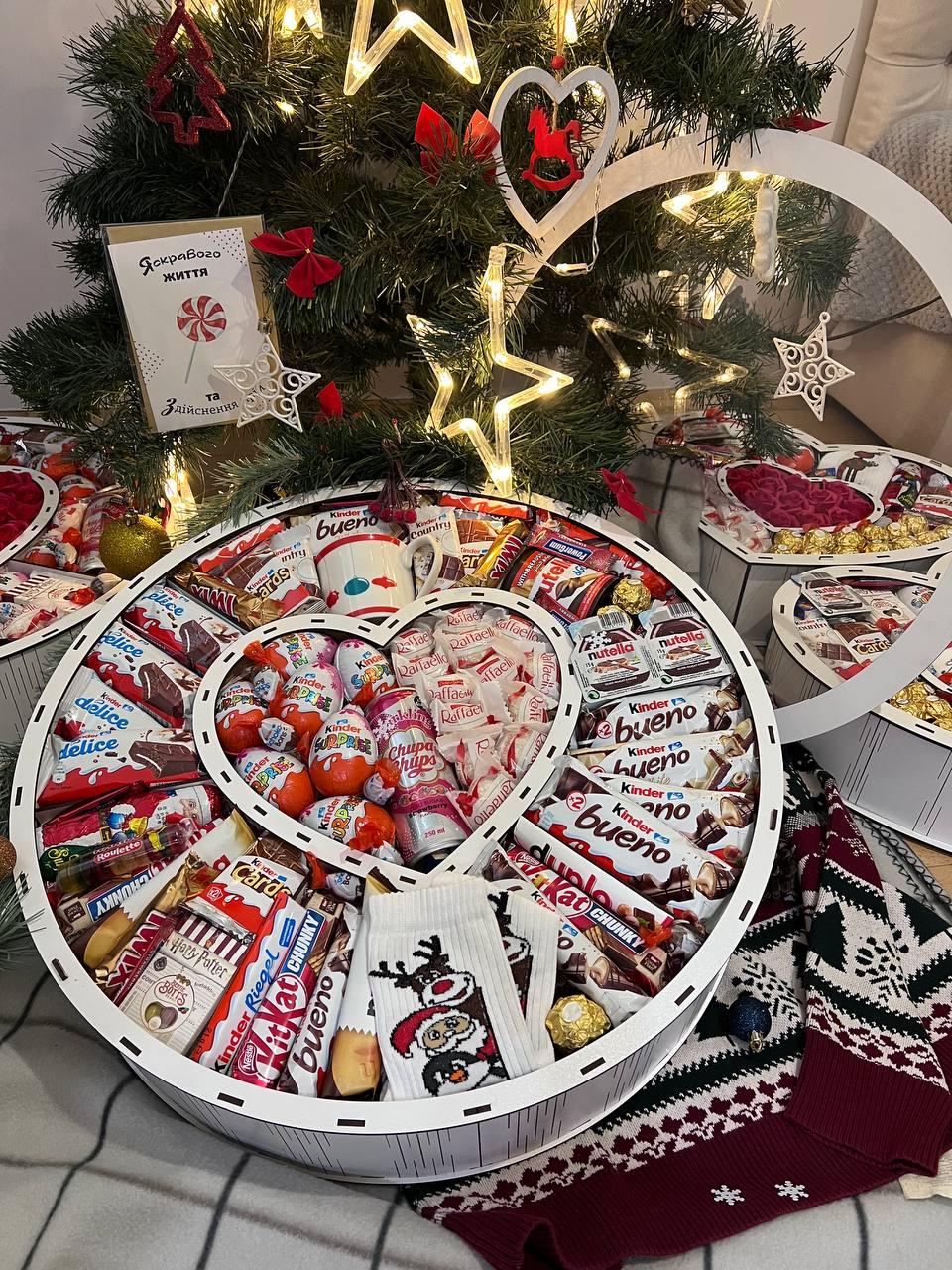 Оригинальный мега подарочный бокс круг с сердцем в середине оригинальные подарки с конфетами на новый год маме - фото 9 - id-p2037719493