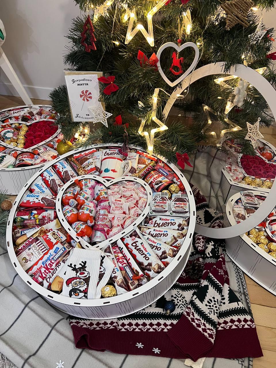 Оригинальный мега подарочный бокс круг с сердцем в середине оригинальные подарки с конфетами на новый год маме - фото 10 - id-p2037719493