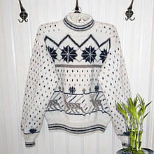 Жіночий джемпер ручної в'язки з мохера з зимовим орнаментом білий