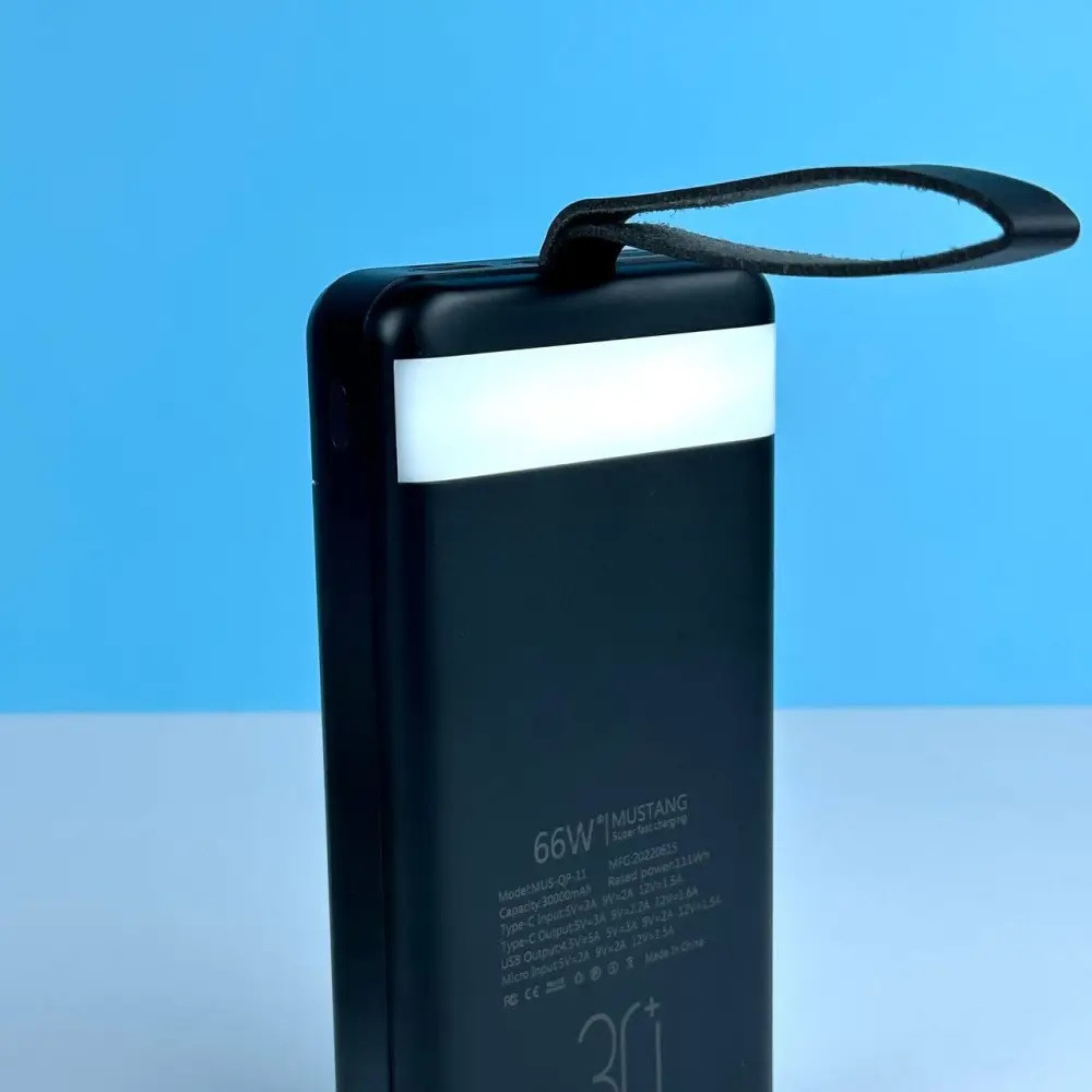 Повербанк зі швидкою зарядкою та ліхтарем MUSTANG 3USB/22.5W 30000mAh Чорний