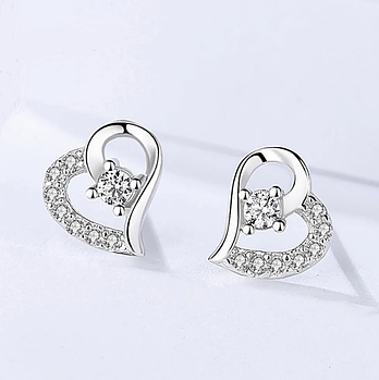 Сережки-гвоздики з кристалами циркону у формі серця