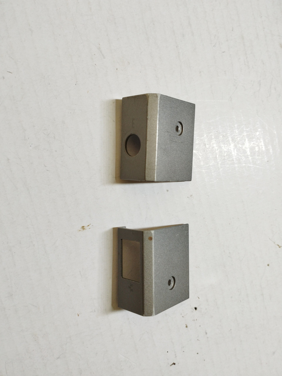 Dell Latitude E4310 Заглушки петель Left and Right (0JXPJT 08M4V6) бу