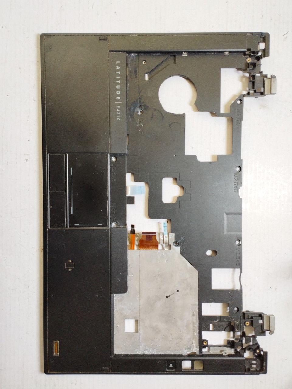 Dell Latitude E4310 Корпус C (топкейс, середня частина) 0KJRRN бу #