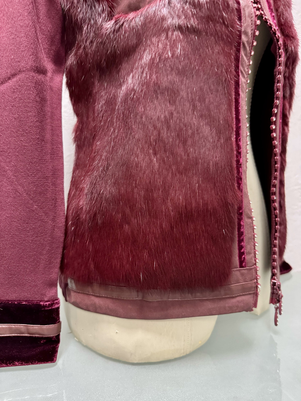 Кофта женская бордовая с натуральным мехом на молнии - фото 6 - id-p49604243