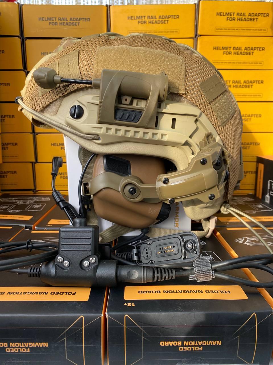 Шлем Тактический FAST Helmet NIJ IIIA Комплект c Наушникми Earmor M32H и Фонариком .Каска военная койот - фото 1 - id-p1870565091