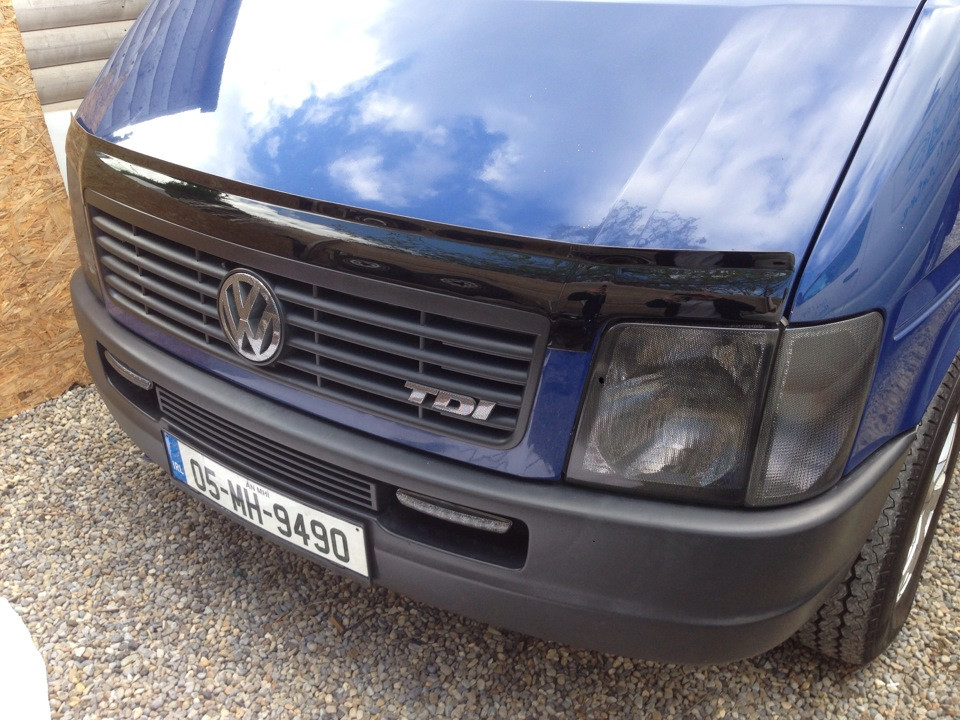 Дефлектор капота (мухобійка) Volkswagen LT (FLY)