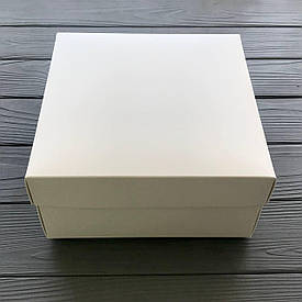 Коробка для подарунків "Біла"  Відправка м. Ірпінь