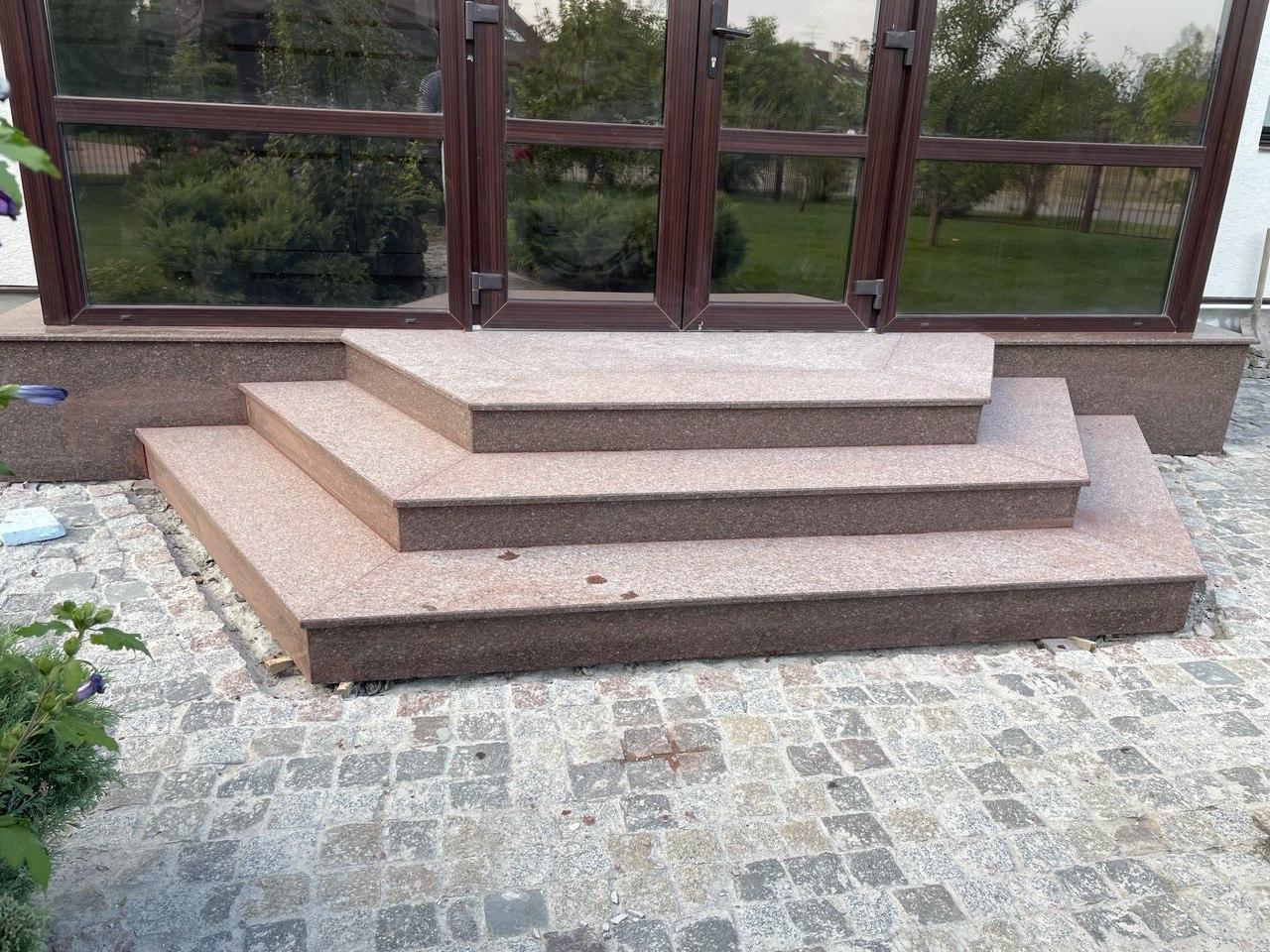 Ганок з граніту Токовський