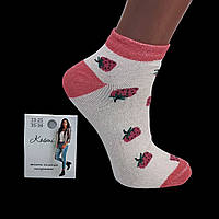 Носки женские низкие Kosmi в размере 23-25 (37-40 обувь) с ассорти клубничек