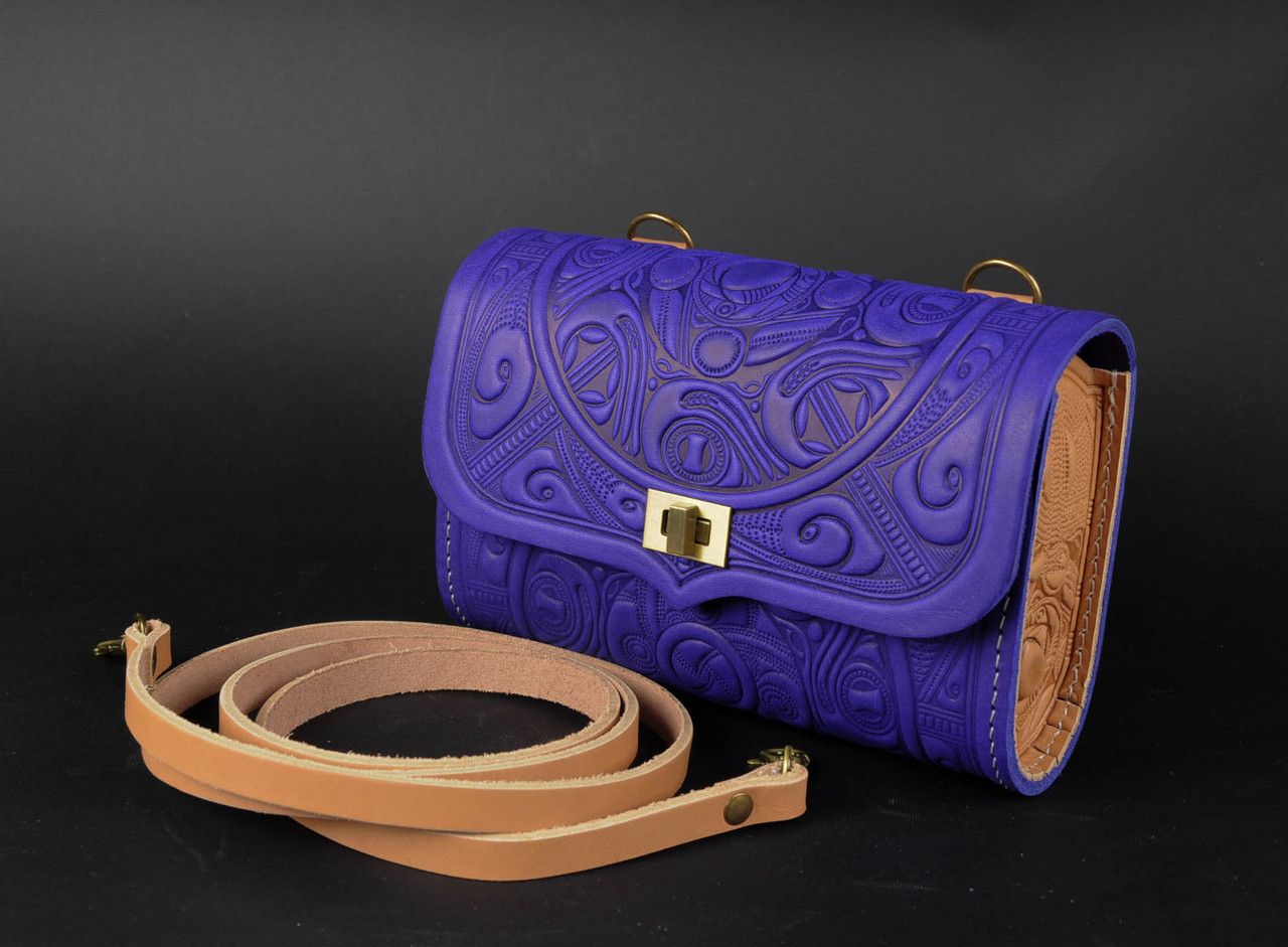 Шкіряна поясна сумка (2 в 1) з тисненим орнаментом "Трипілля", ультрамариново-бежевого кольору, 19х13х6 см, фото 1