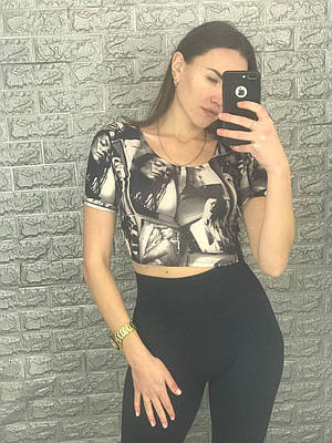 Топ футболка з газетним принтом