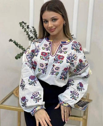 Вишиванка блуза жіноча, білого кольору з яскравою вишивкою, рукава довгі розміри S, M, L, фото 1