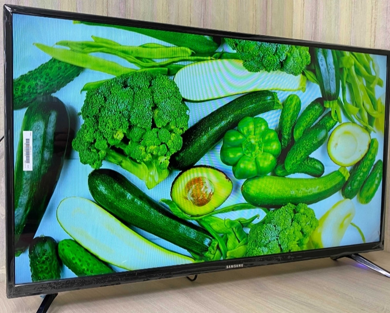 Тонкий телевизор Samsung Smart TV 42"4K ,T2,UPTV,3840x2160.Корея (ID ...