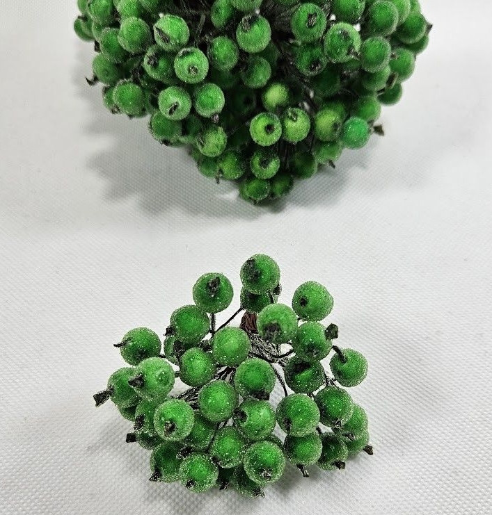 Искусственные засахаренные ягоды для декора ярко зеленые d=1,2см (1 упаковка - 40 ягодок) - фото 1 - id-p365428862