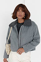 Женское короткое пальто в елочку - серый цвет, S