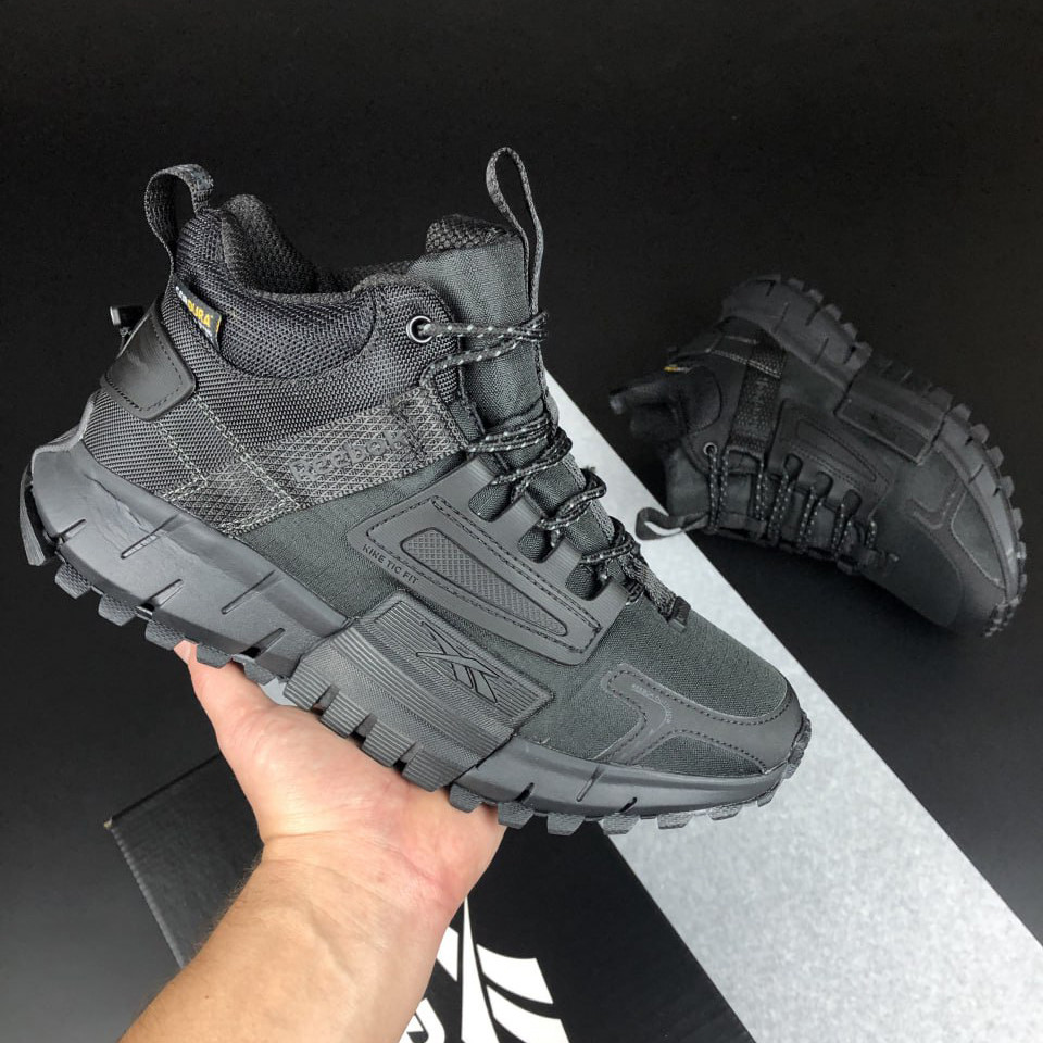 Жіночі зимові кросівки Reebok Zig Kinetica Fit повсякденні теплі на хутрі чорні